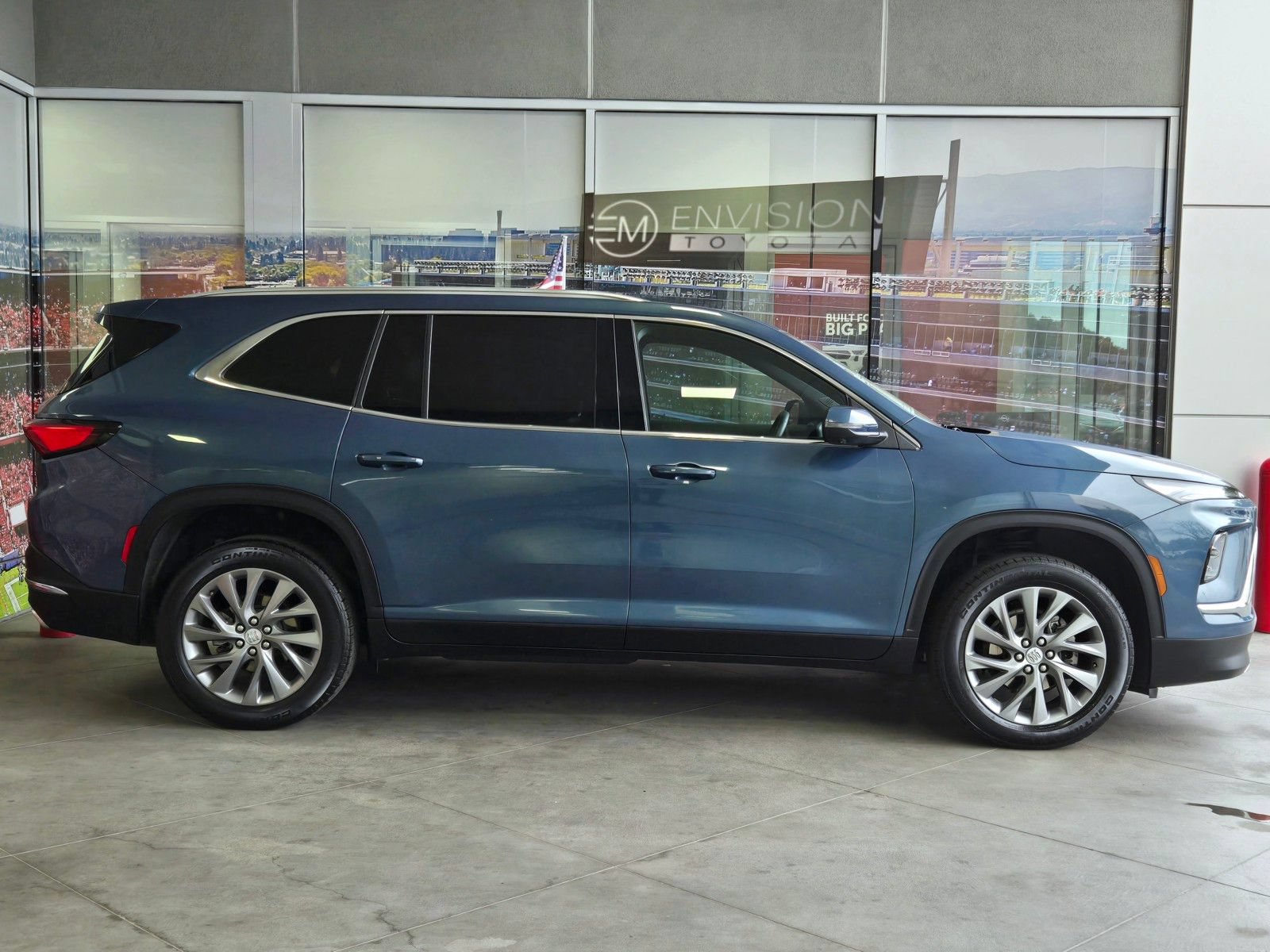 Used 2025 Buick Enclave Preferred AWD/4WD image 4