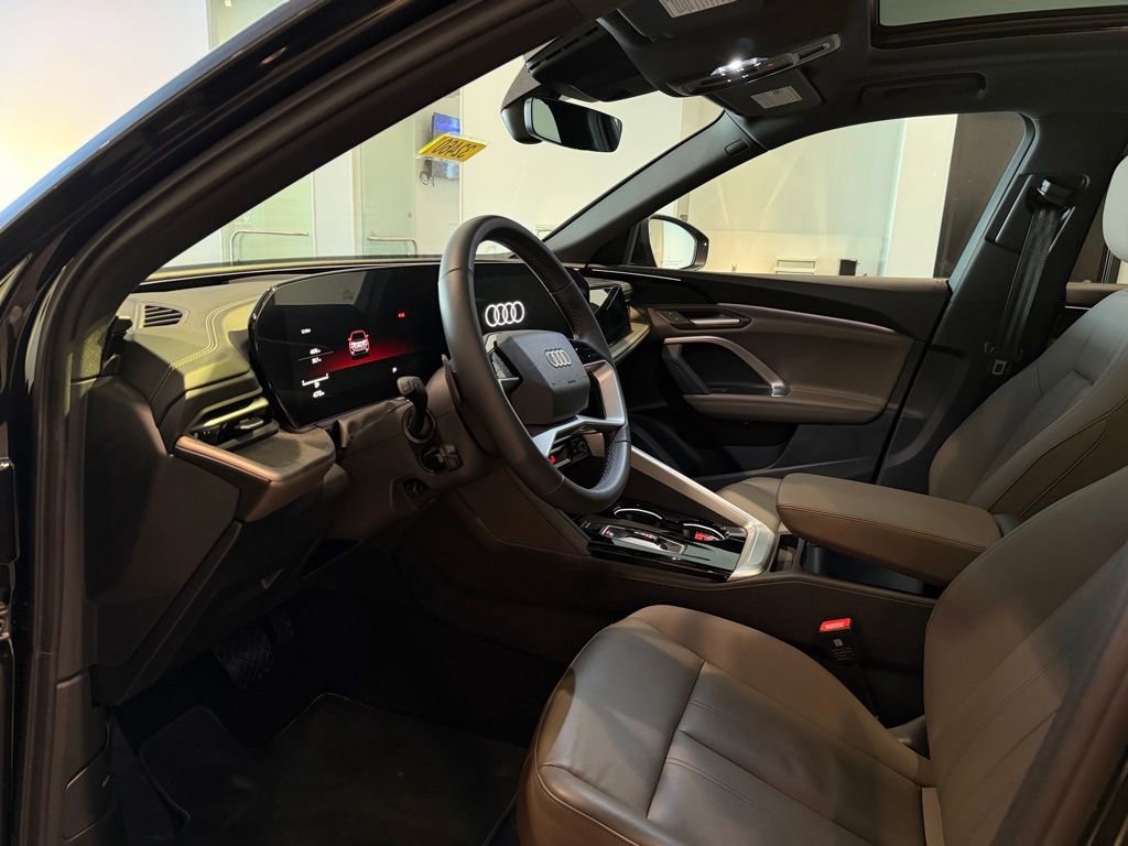 Used 2025 Audi Q5 Premium w/ Convenience Package AWD/4WD image 2