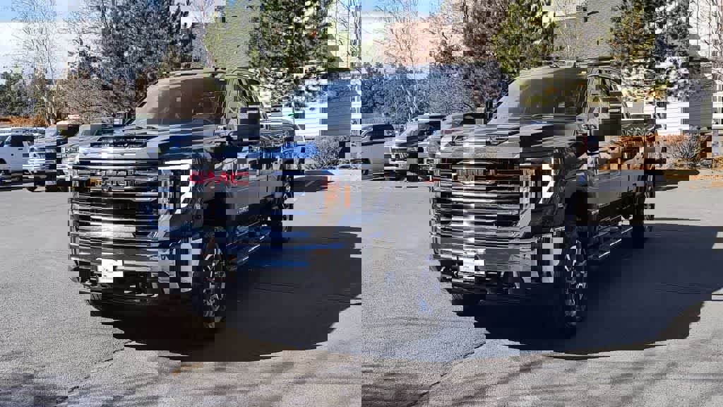 Used 2025 GMC Sierra 3500 SLE w/ SLE Value Package image 4