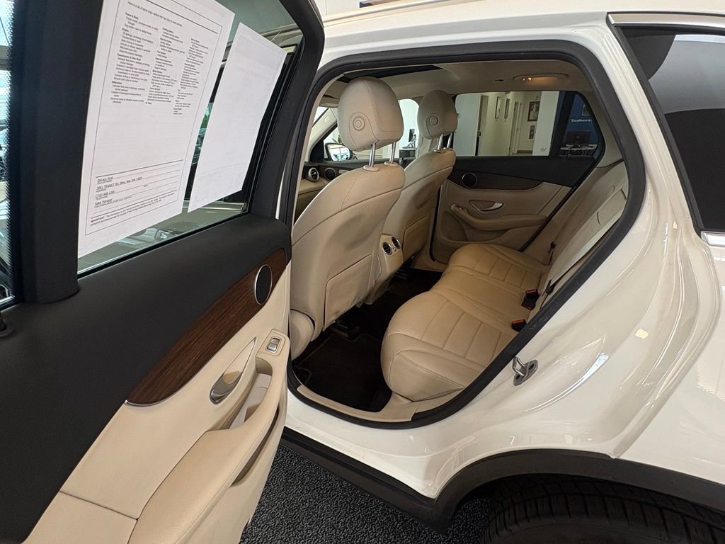 Used 2021 Mercedes-Benz GLC 300 4MATIC image 23