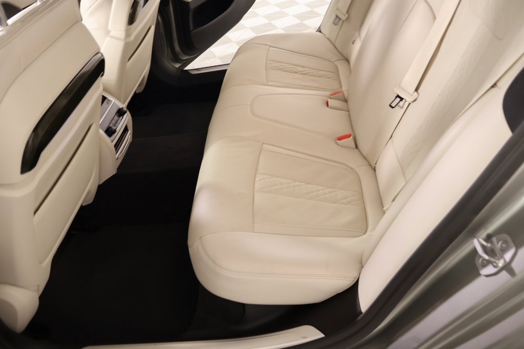 Used 2021 BMW 750i xDrive w/ Executive Package image 14