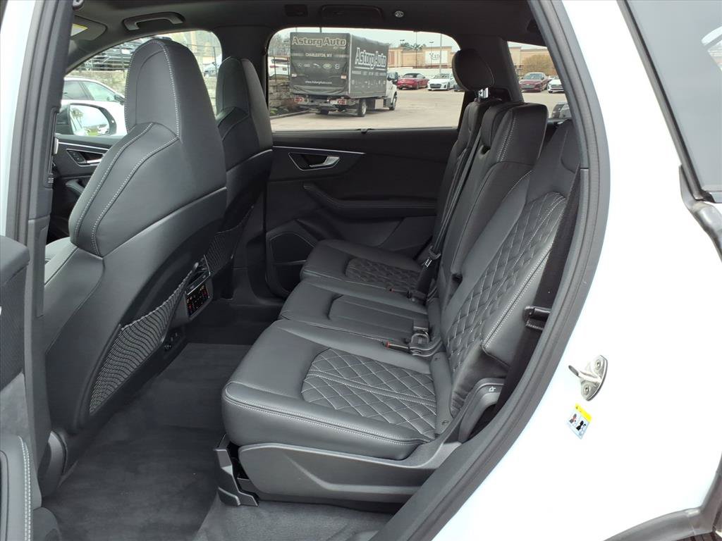 New 2026 Audi SQ7 Premium Plus AWD/4WD image 12