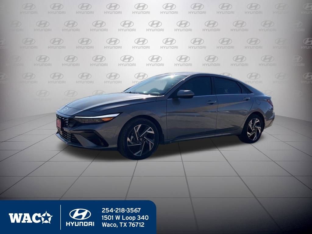 Used 2025 Hyundai Elantra Sport image 3