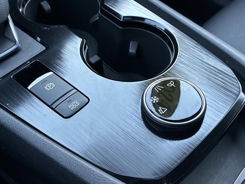 Used 2024 Nissan Rogue SL w/ SL Premium Package image 32