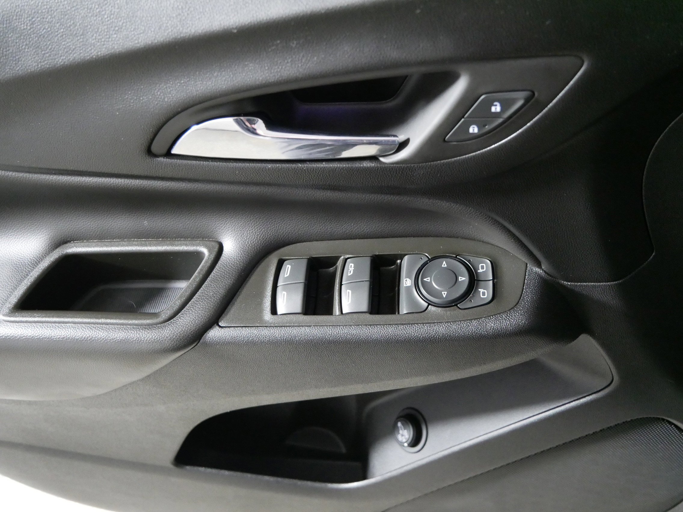 Used 2023 Chevrolet Equinox LT image 19