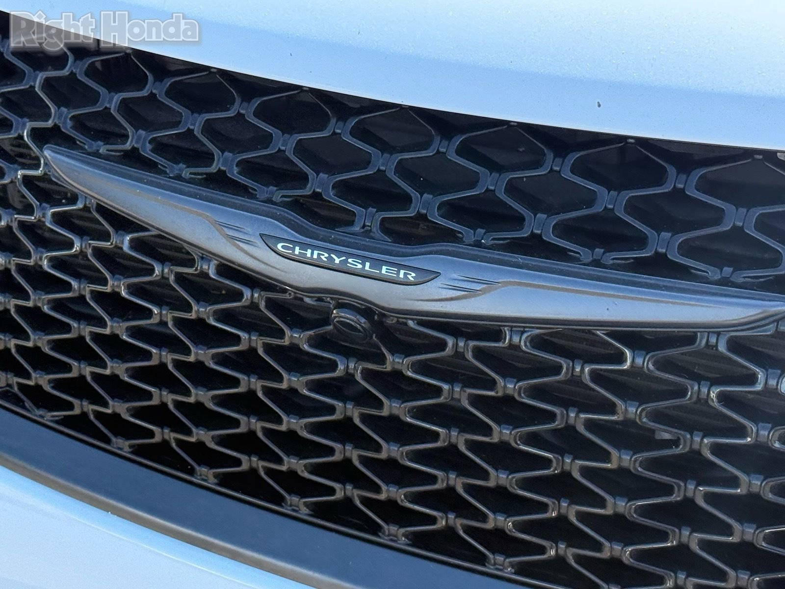 Used 2025 Chrysler Pacifica Limited image 33