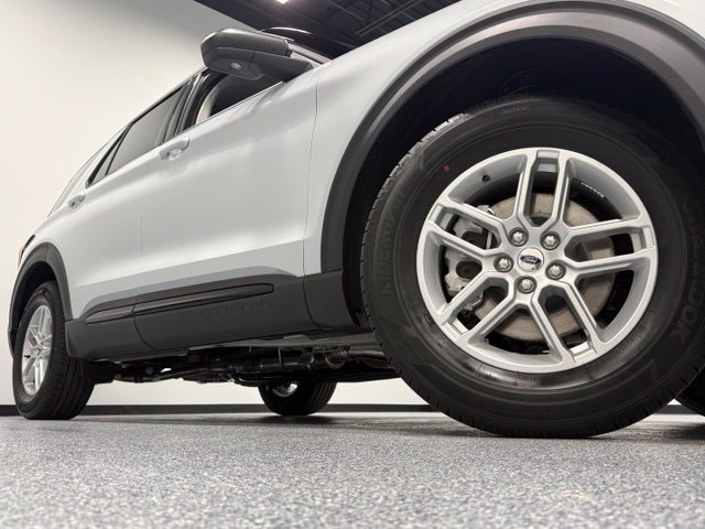 New 2026 Ford Explorer Active RWD image 2