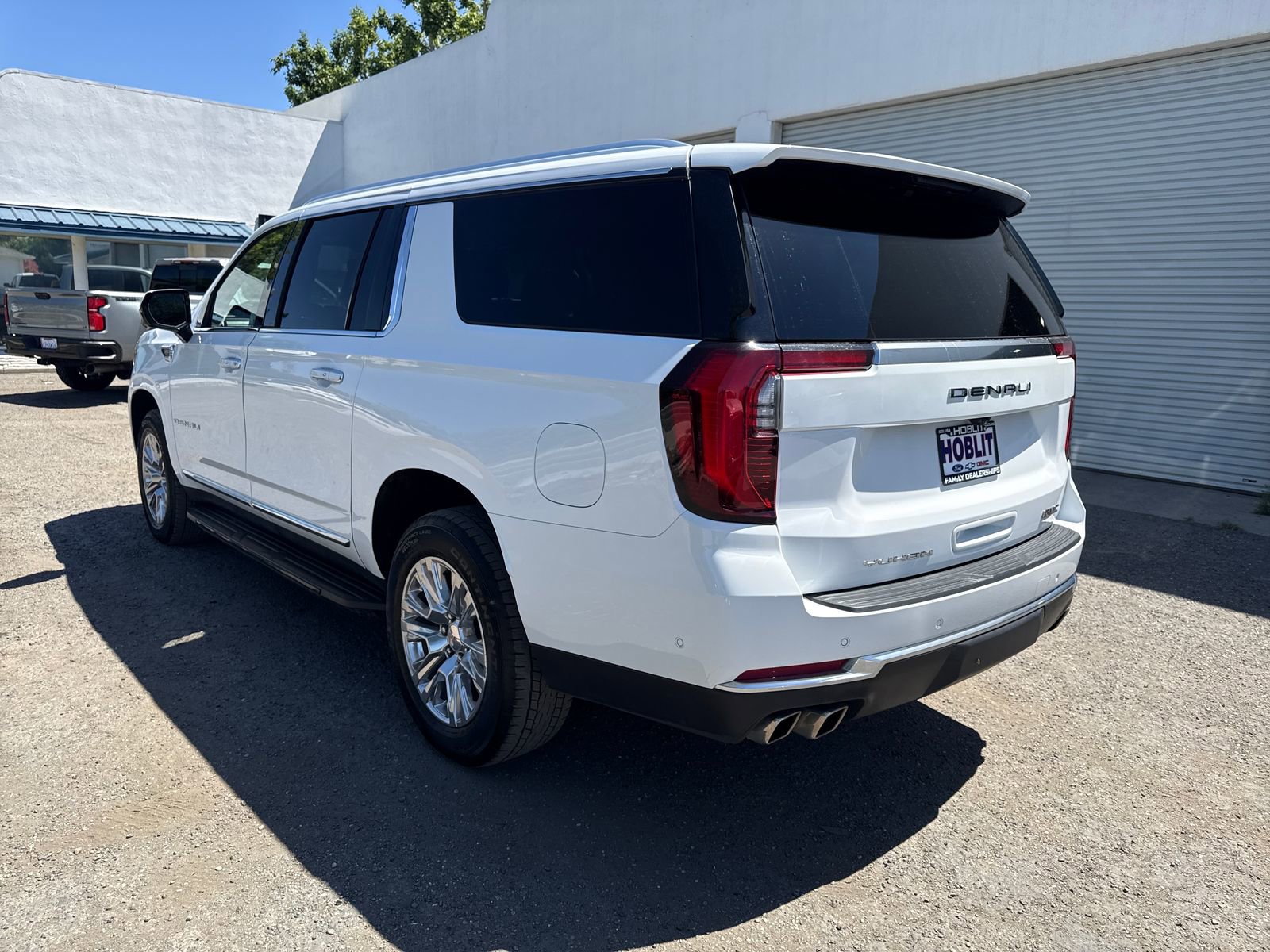 Used 2025 GMC Yukon XL Denali AWD/4WD image 3