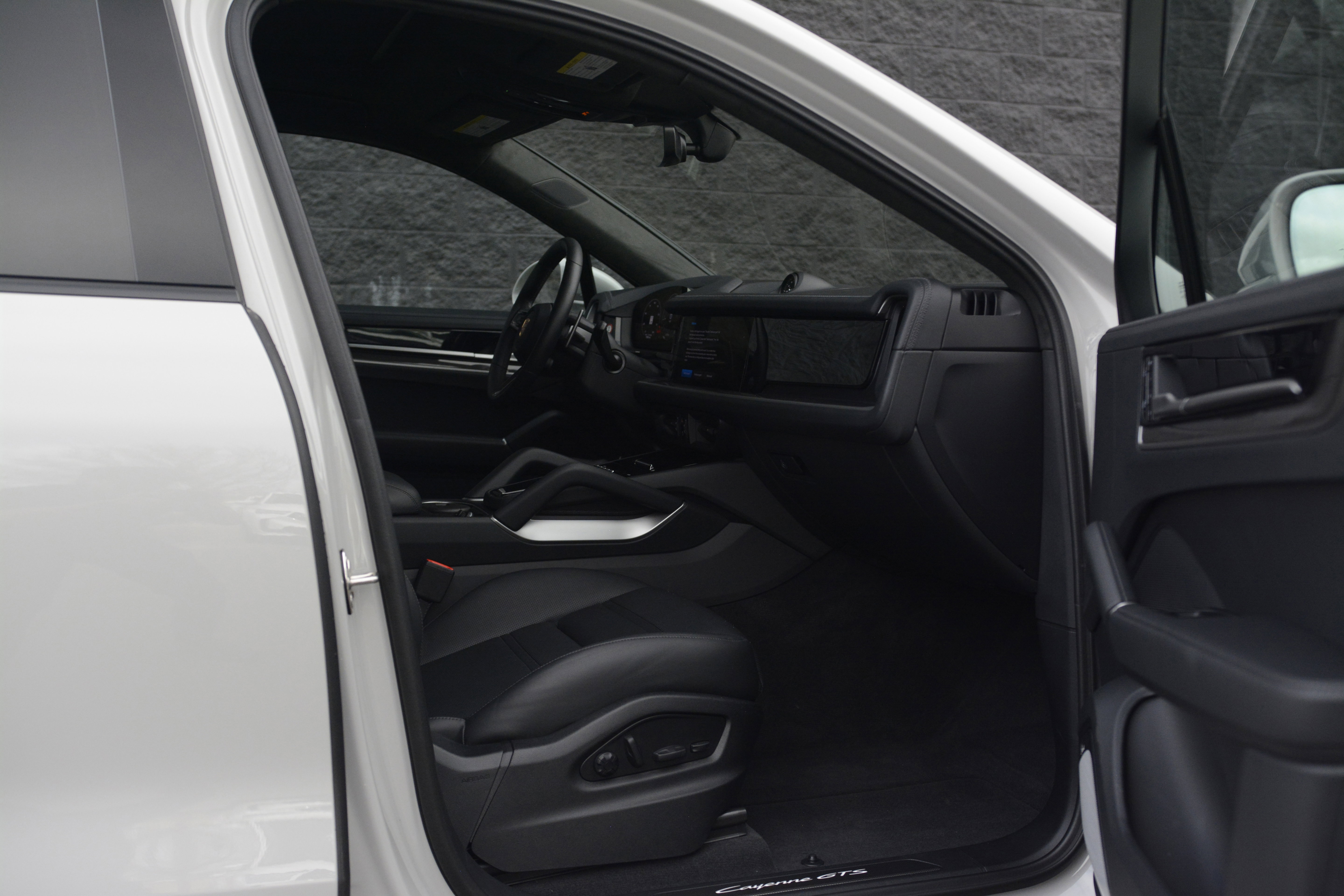 Certified 2025 Porsche Cayenne GTS AWD/4WD image 25