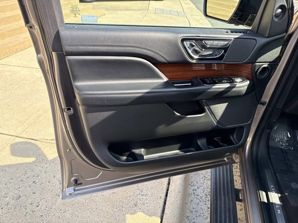 Used 2018 Lincoln Navigator L Reserve w/ Technology Package image 21