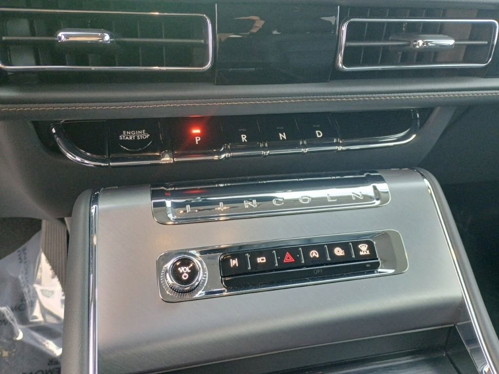 Used 2025 Lincoln Aviator 2WD w/ Equipment Group 101A image 33