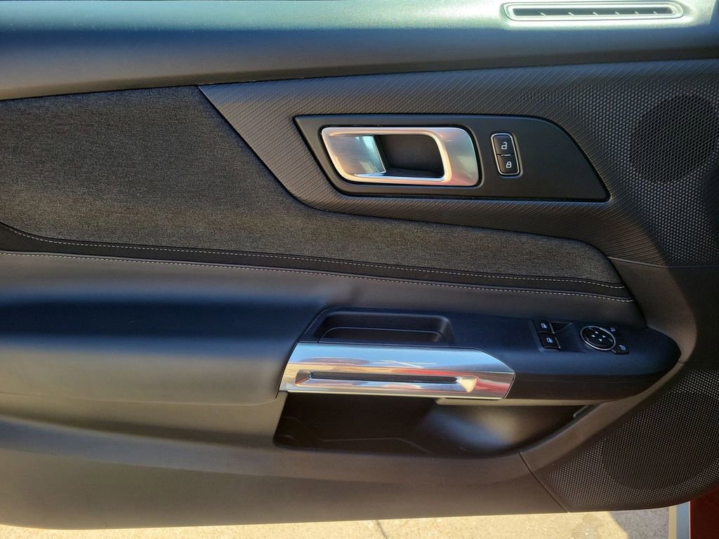 Used 2025 Ford Mustang EcoBoost image 20
