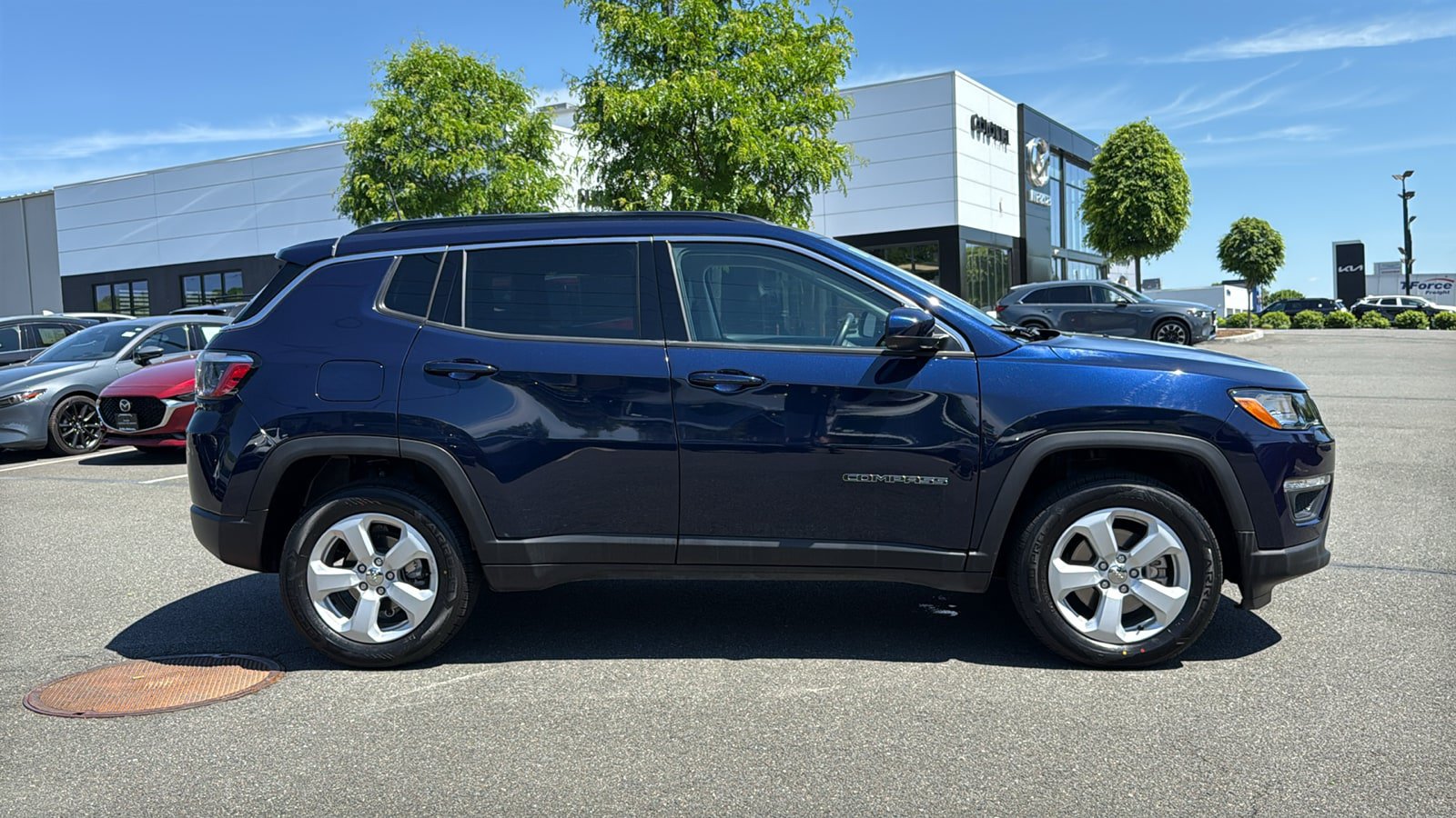 Used 2021 Jeep Compass Latitude w/ Driver Assistance Group AWD/4WD image 5