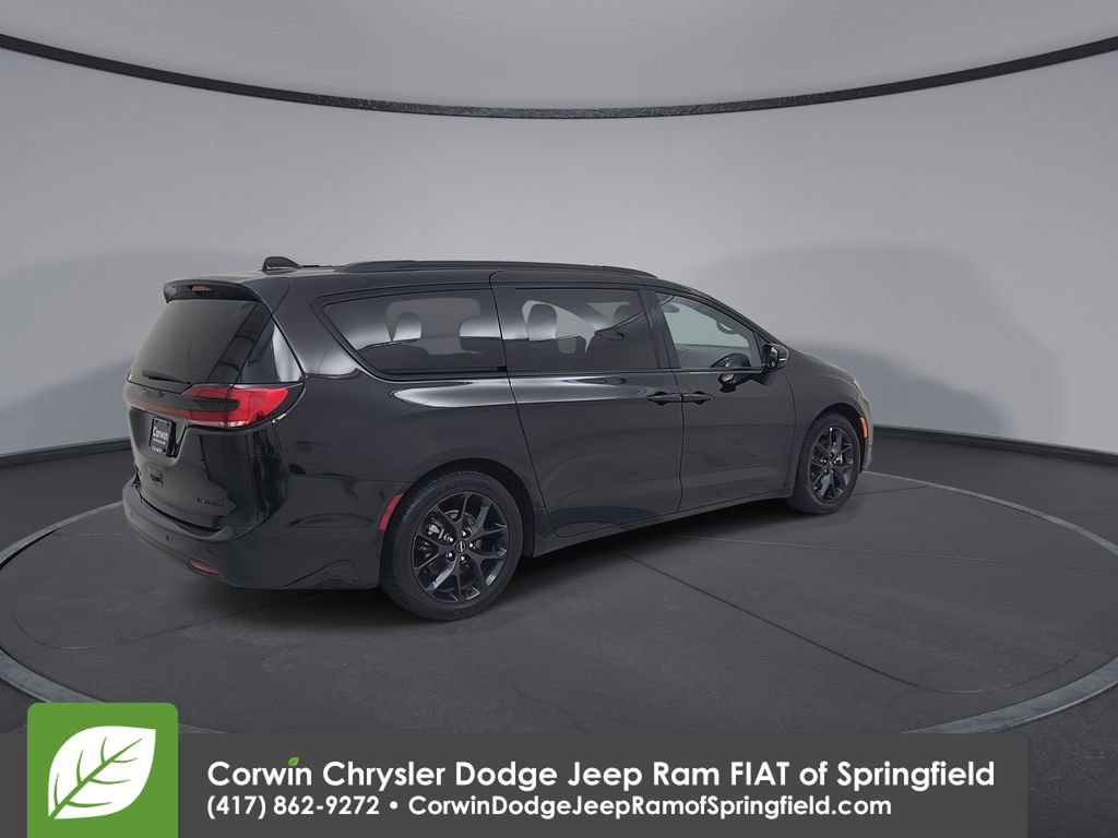 Certified 2025 Chrysler Pacifica Limited image 15