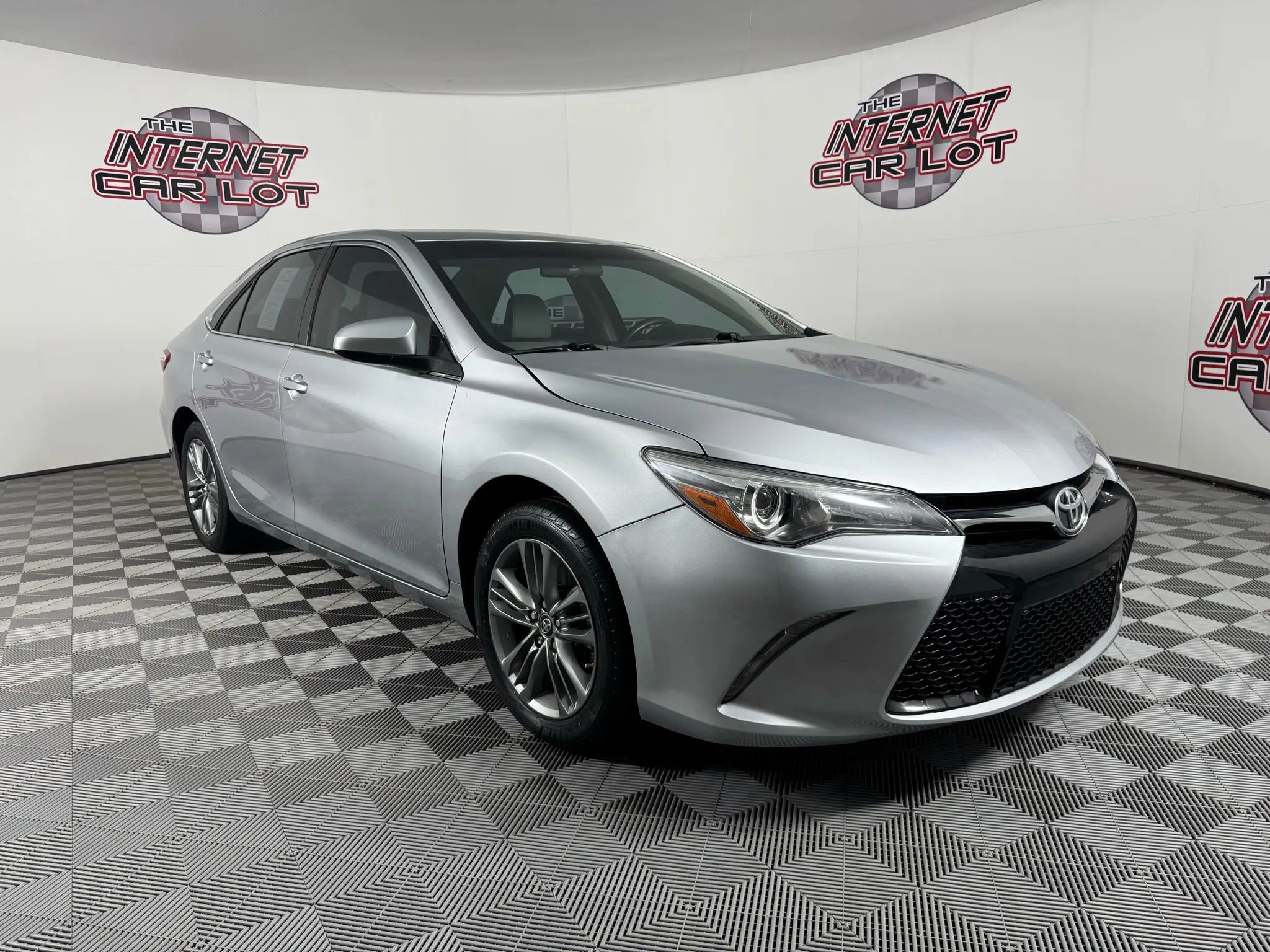 Used 2017 Toyota Camry SE image 9