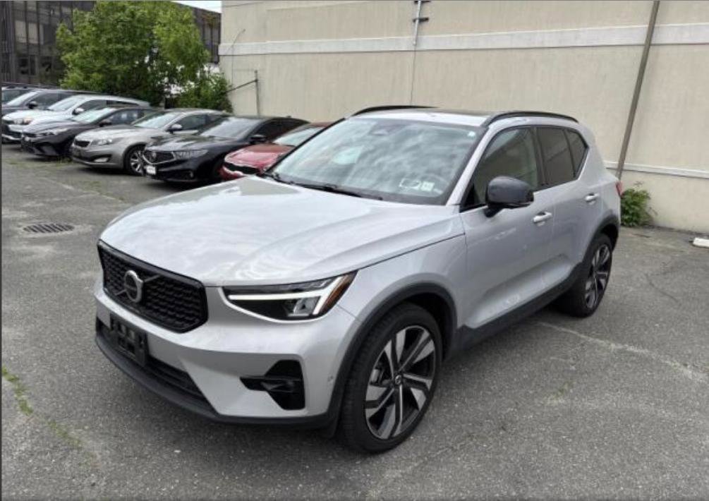 Certified 2023 Volvo XC40 B5 Plus w/ Protection Package Premier AWD/4WD image 18