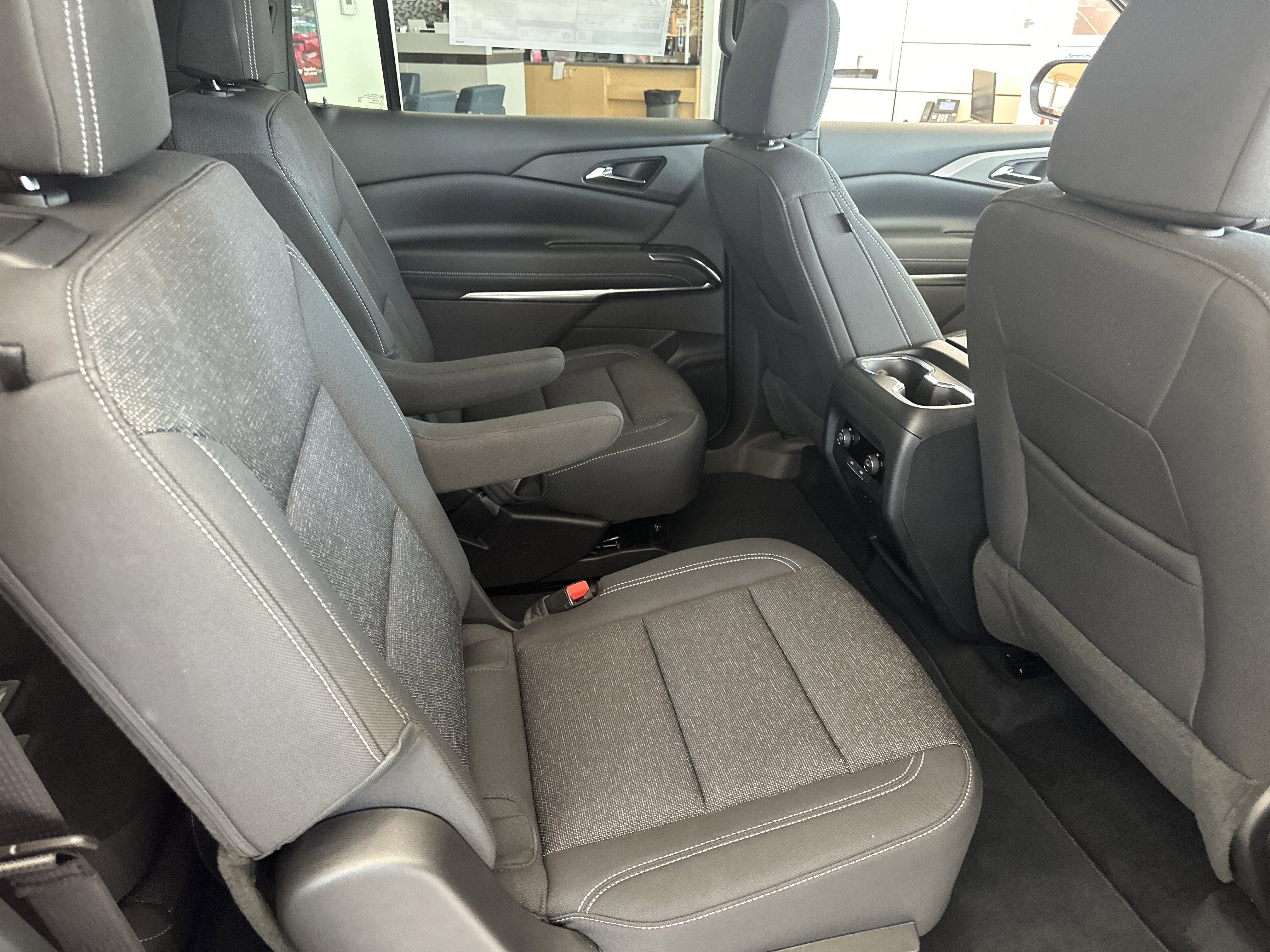 New 2026 Chevrolet Traverse LT image 10