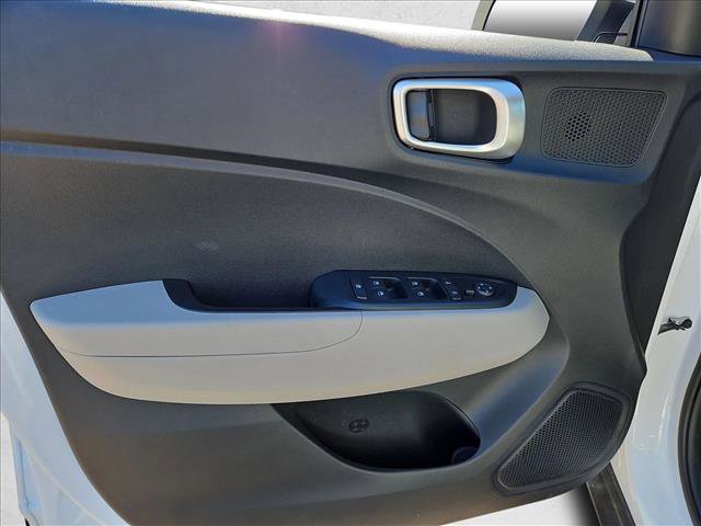 Certified 2025 Hyundai Venue SEL image 10