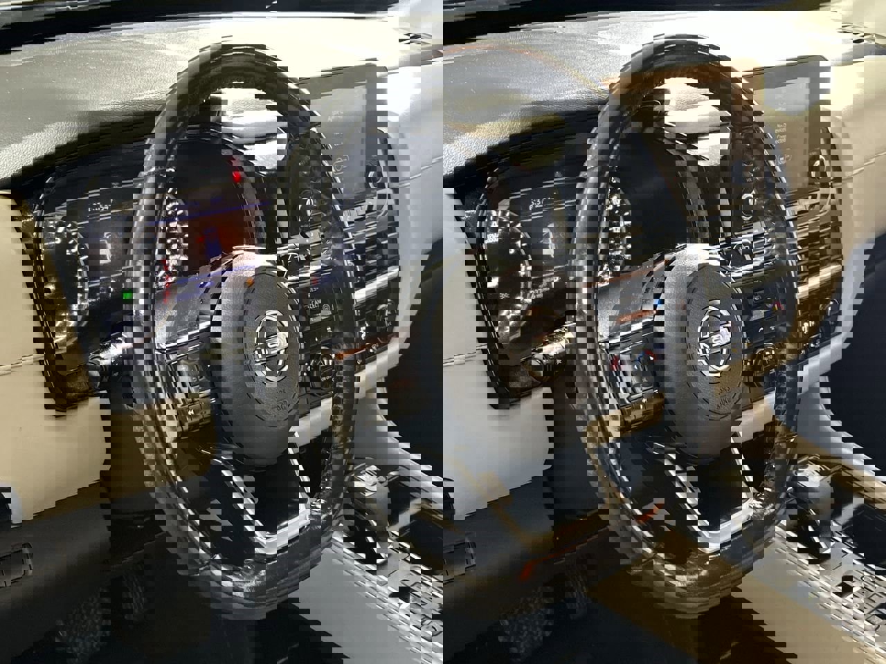 Used 2022 Nissan Pathfinder SV image 13