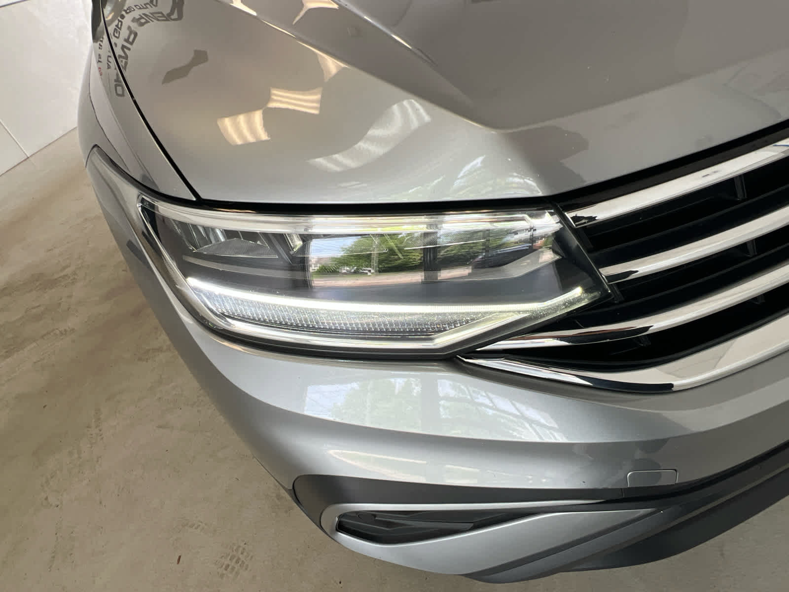 Used 2023 Volkswagen Tiguan SE w/ Panoramic Sunroof Package AWD/4WD image 9