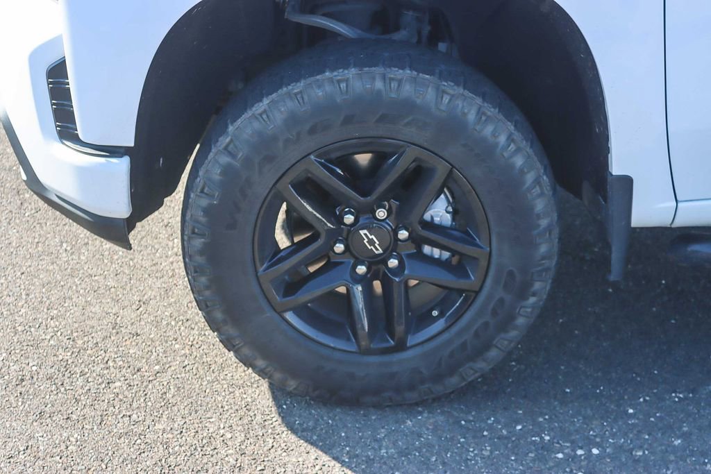 Used 2021 Chevrolet Silverado 1500 LT Trail Boss w/ Convenience Package II image 7