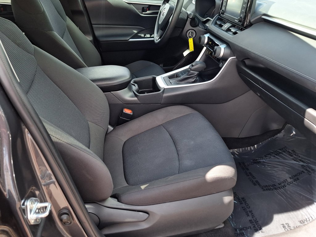 Used 2022 Toyota RAV4 LE w/ Carpet Mat Package (TMS) AWD/4WD image 23