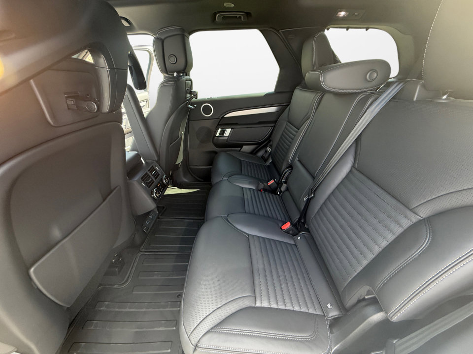New 2026 Land Rover Discovery Limited Edition AWD/4WD image 13