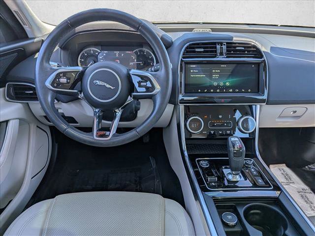 Used 2020 Jaguar XE S image 15