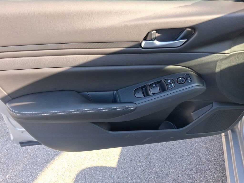 Used 2025 Nissan Altima 2.5 SV w/ SV Special Edition Package image 16