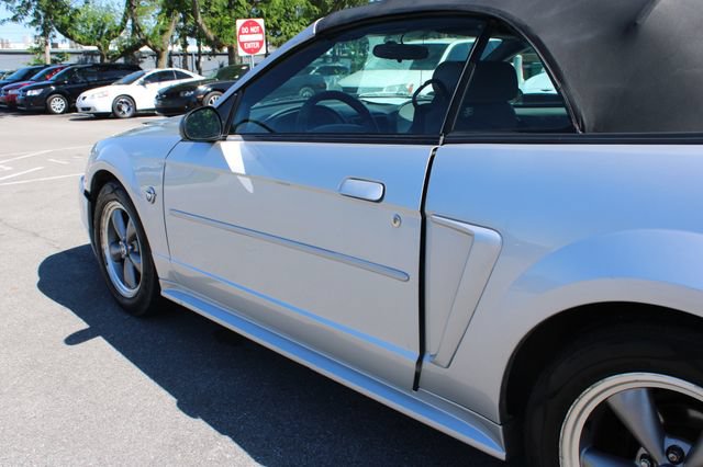 Used 2004 Ford Mustang Convertible RWD image 32