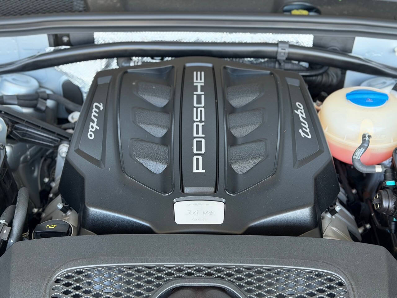 Used 2018 Porsche Macan Turbo AWD/4WD image 41