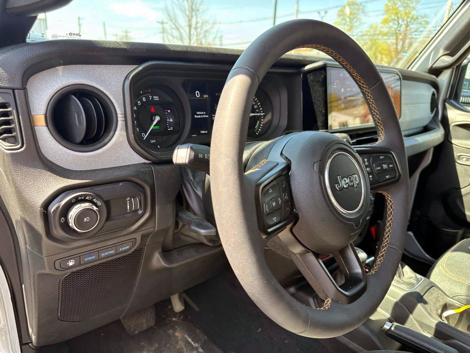 Used 2024 Jeep Wrangler Unlimited image 7
