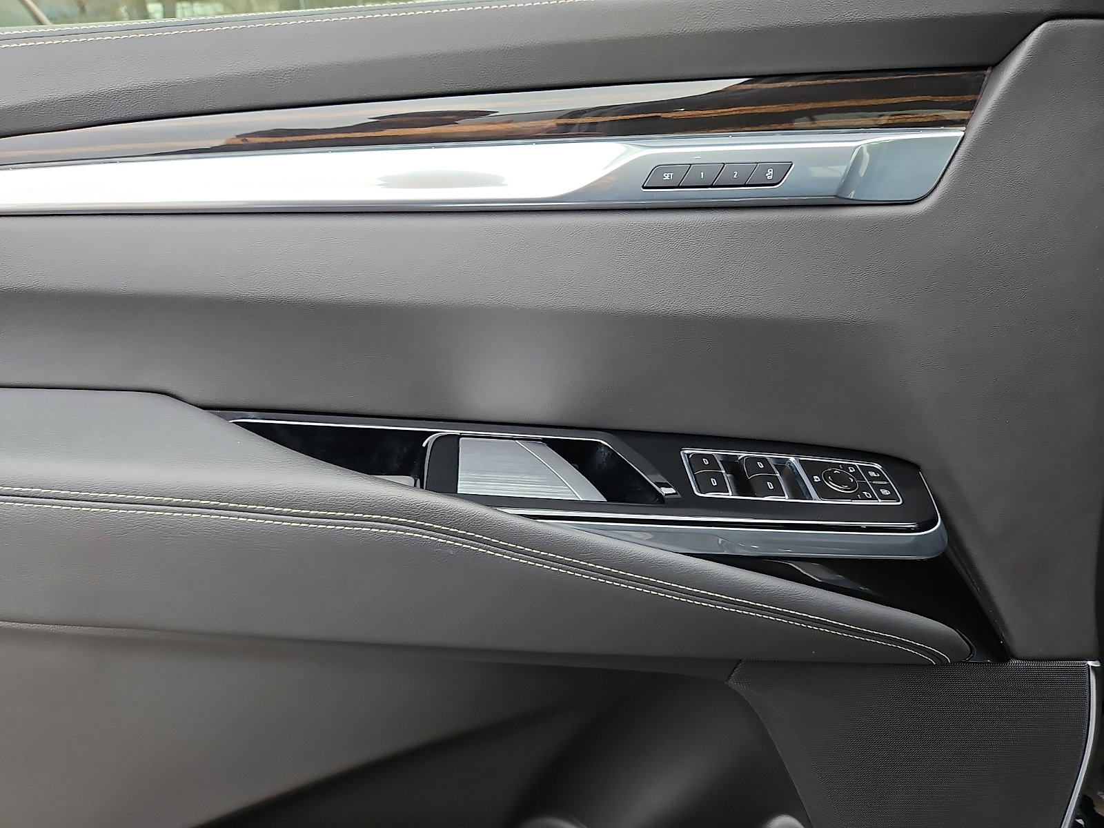Certified 2025 Cadillac Escalade Luxury image 12