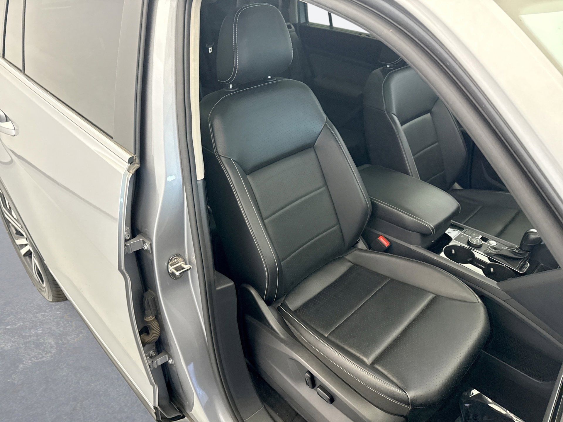 Used 2022 Volkswagen Atlas SEL AWD/4WD image 16