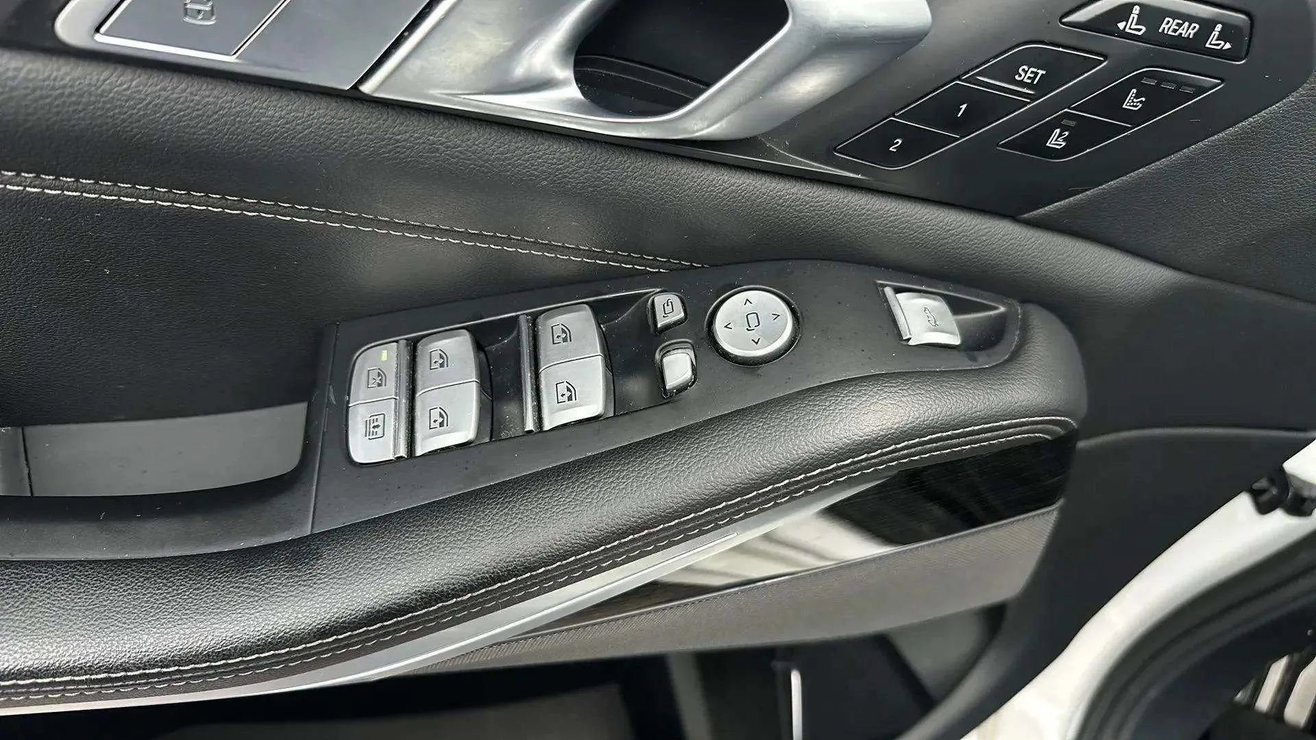 Used 2020 BMW X7 xDrive40i w/ M Sport Package image 8