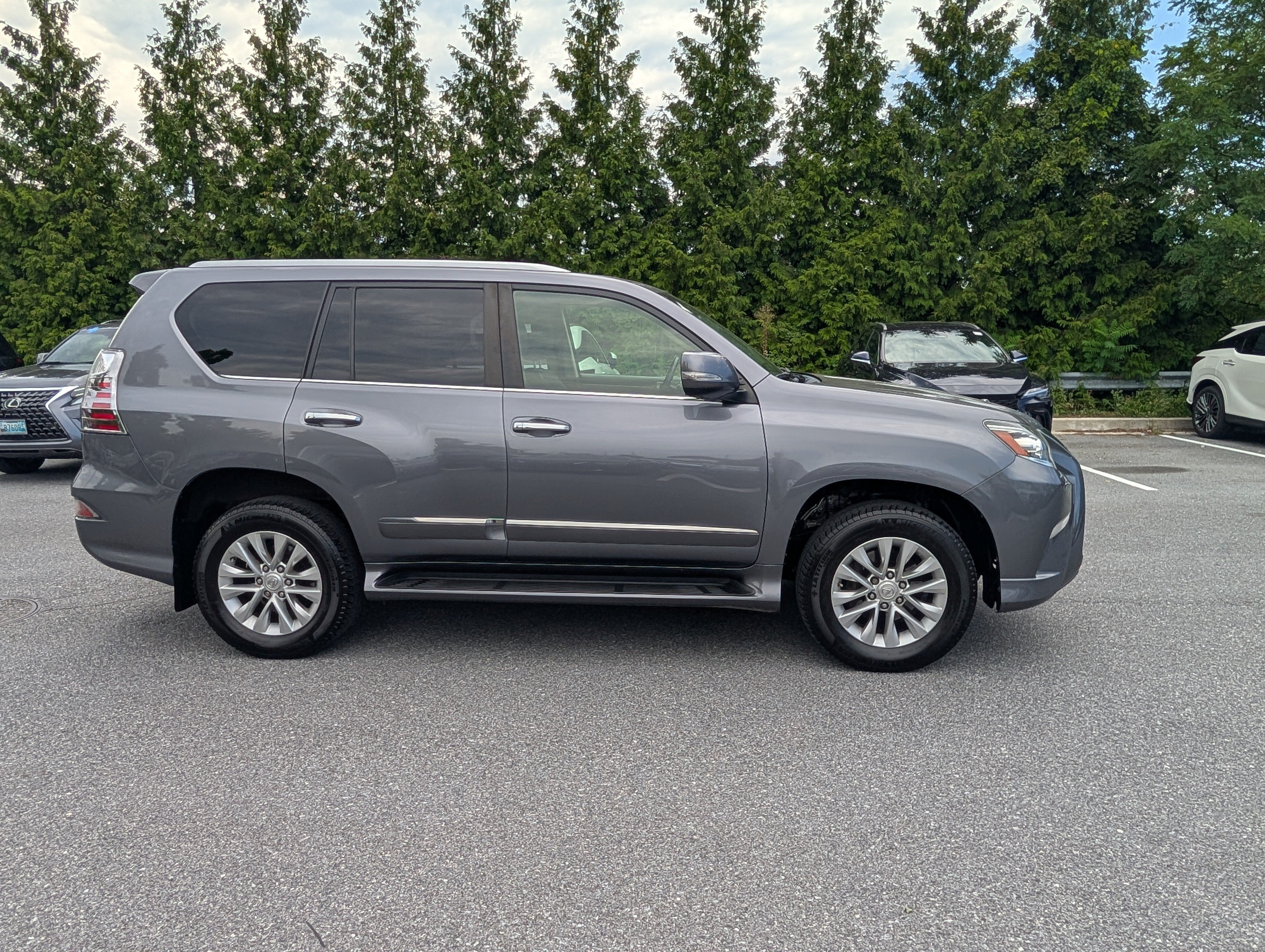 Used 2017 Lexus GX 460 Premium w/ Premium Package AWD/4WD image 2