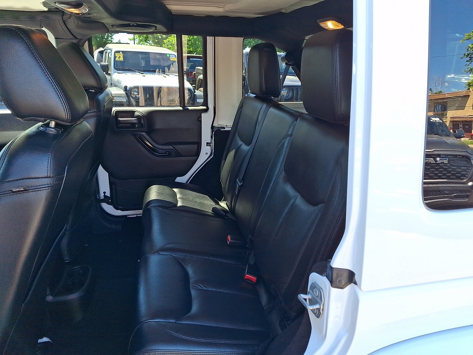Used 2014 Jeep Wrangler Unlimited Sahara AWD/4WD image 10