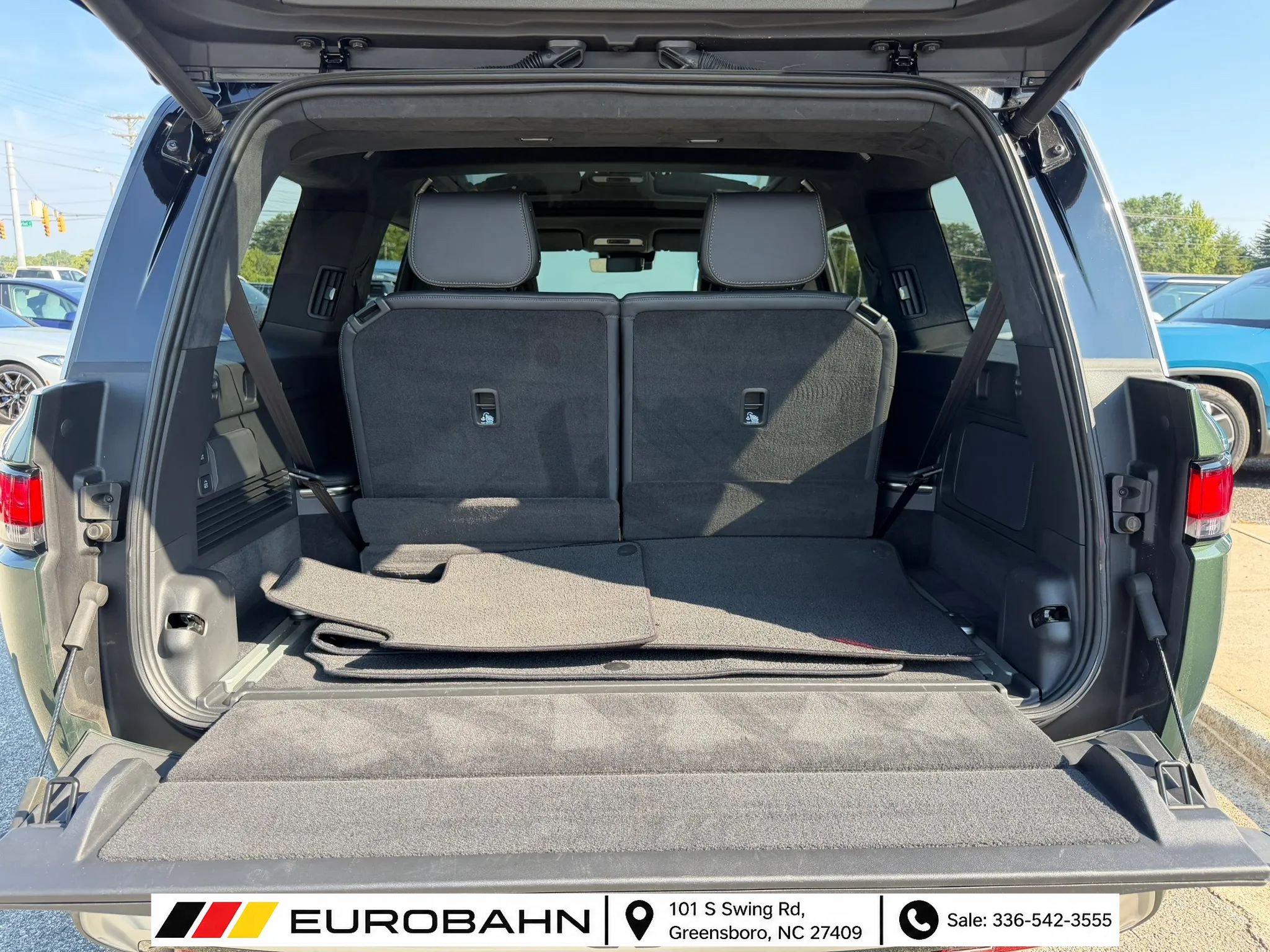 Used 2025 Rivian R1S Adventure Dual AWD/4WD image 37