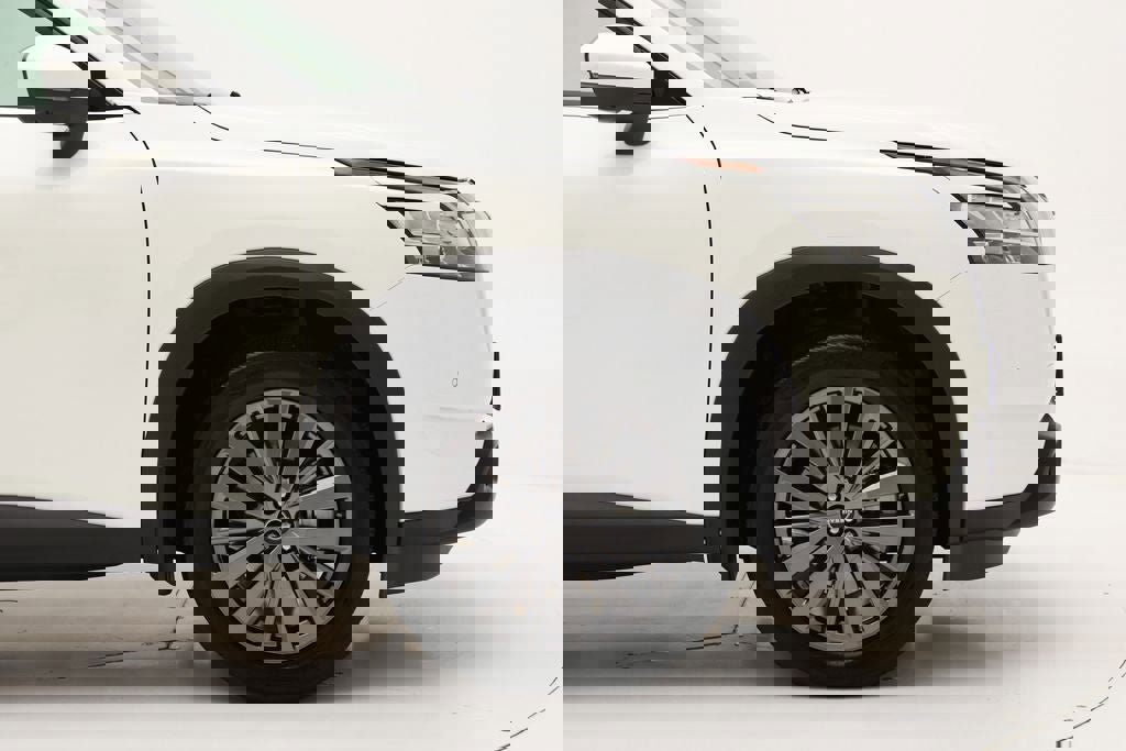 Used 2024 Nissan Pathfinder SL w/ SL Premium Package image 3