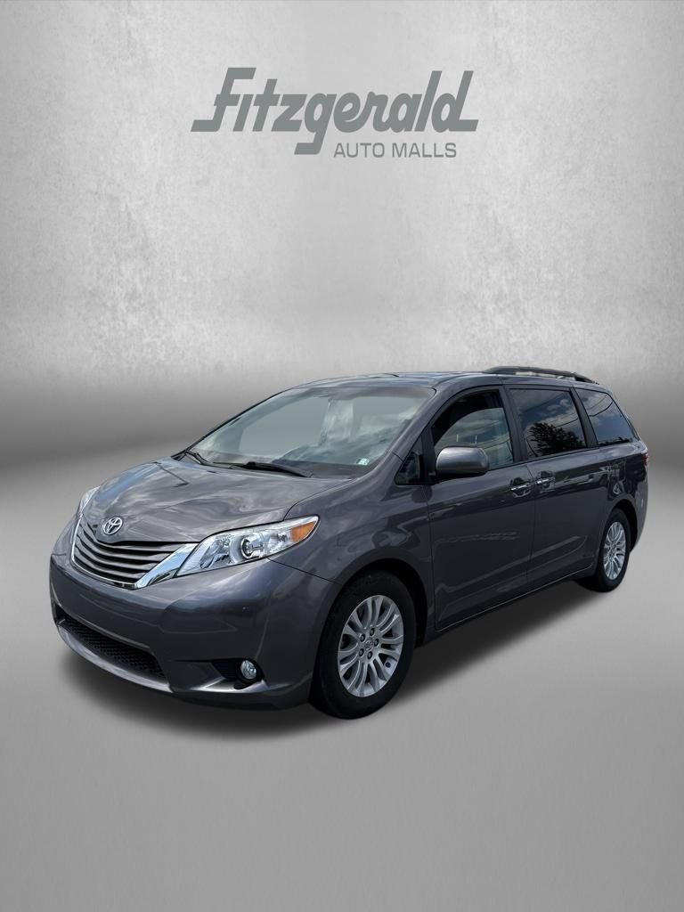 Used 2017 Toyota Sienna XLE FWD image 1