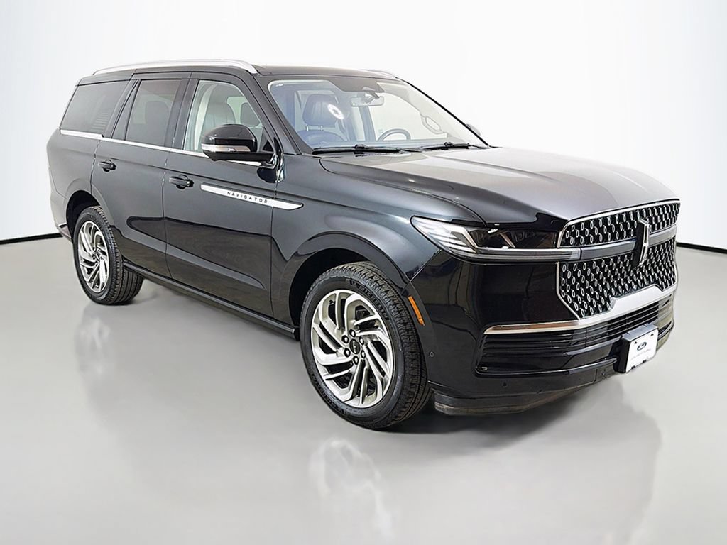 Used 2025 Lincoln Navigator Reserve AWD/4WD image 2