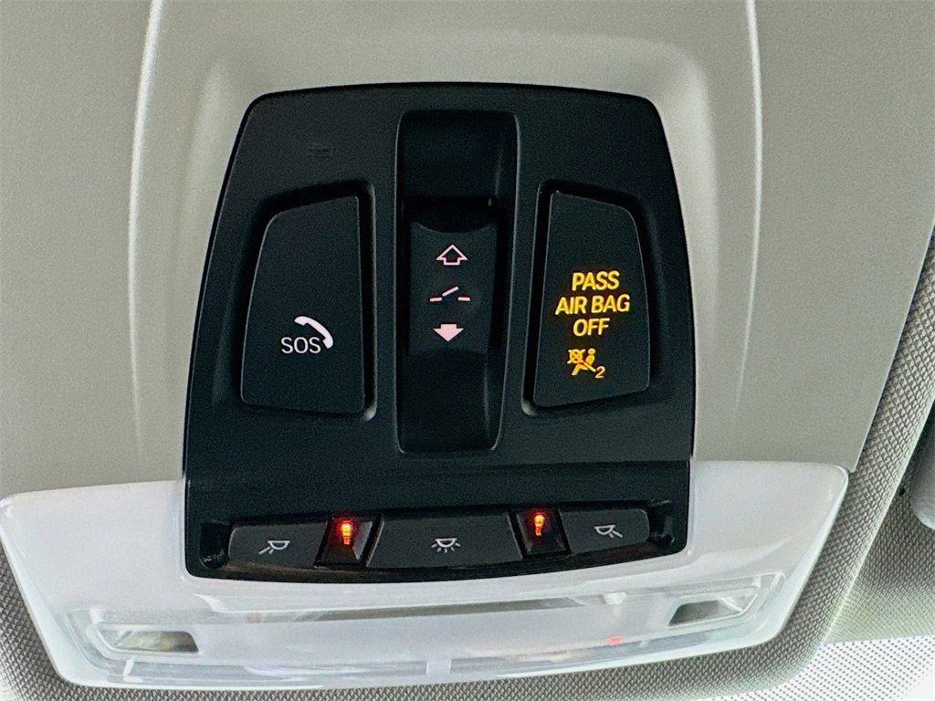 Used 2018 BMW 320i xDrive Sedan image 15