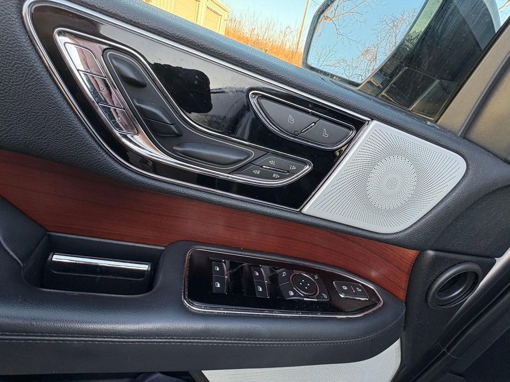 Used 2022 Lincoln Navigator Reserve image 15