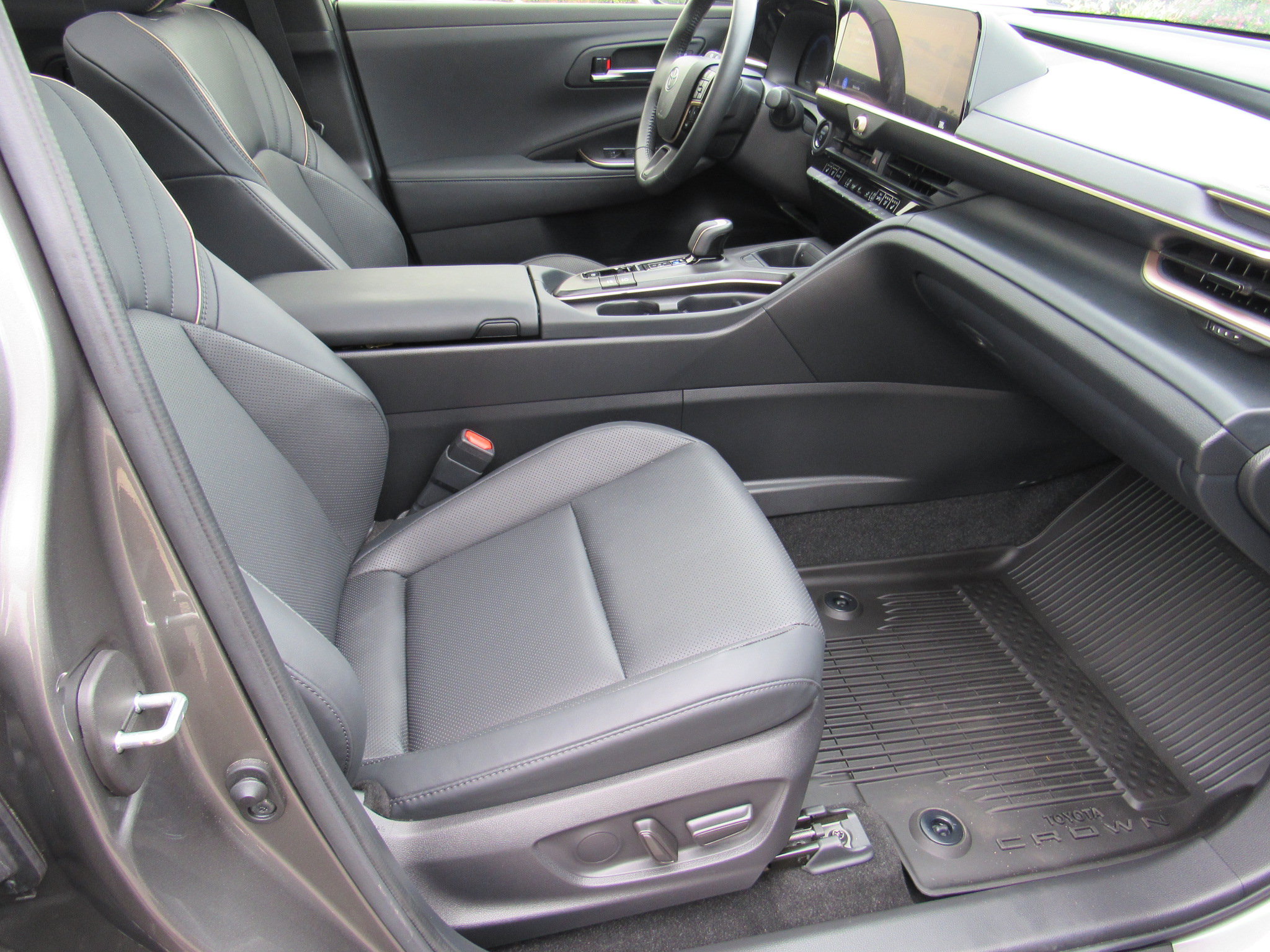 Used 2023 Toyota Crown AWD/4WD image 32