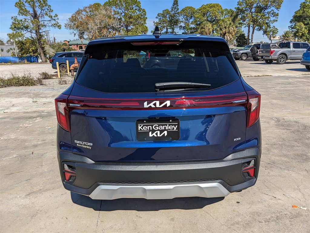Certified 2025 Kia Seltos LX image 8