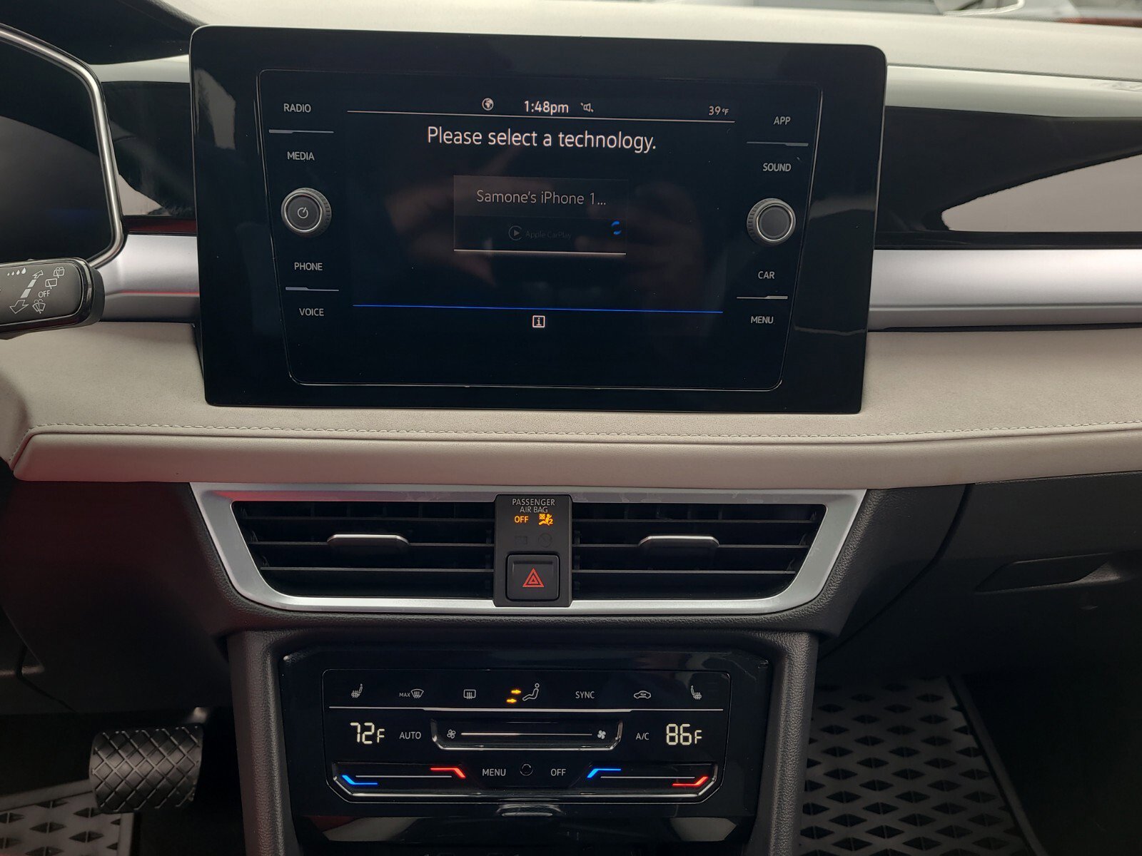 Certified 2025 Volkswagen Taos SE image 18