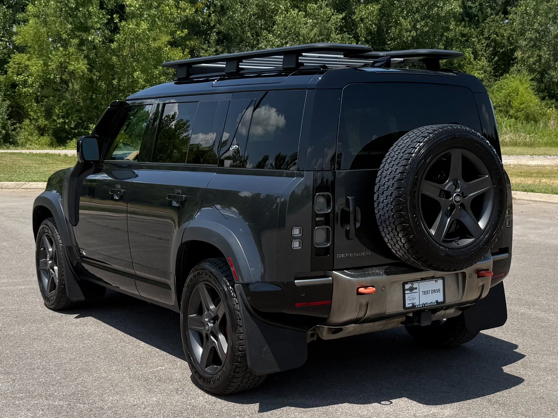 Used 2023 Land Rover Defender 110 X AWD/4WD image 4