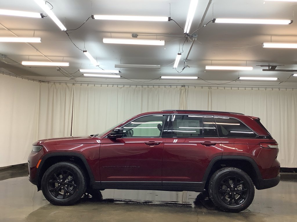 New 2026 Jeep Grand Cherokee Altitude image 10