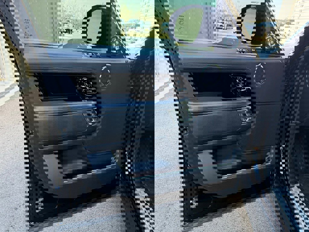 Used 2019 Land Rover Range Rover SV Autobiography Dynamic image 26