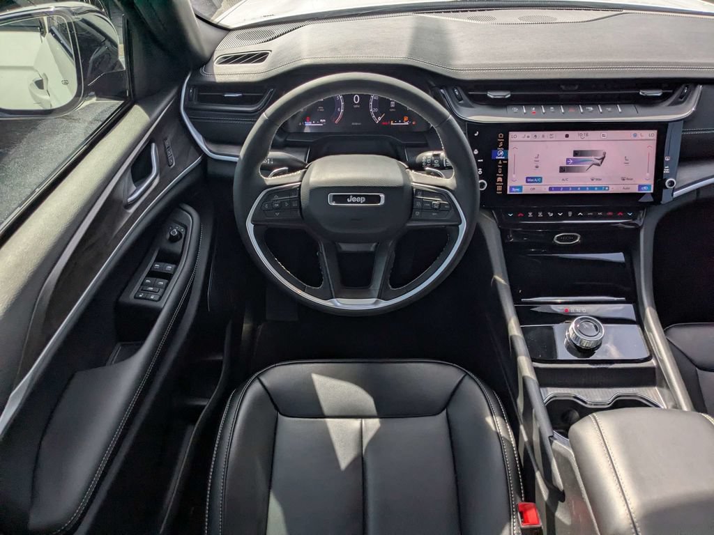 Used 2026 Jeep Grand Cherokee Limited RWD image 14